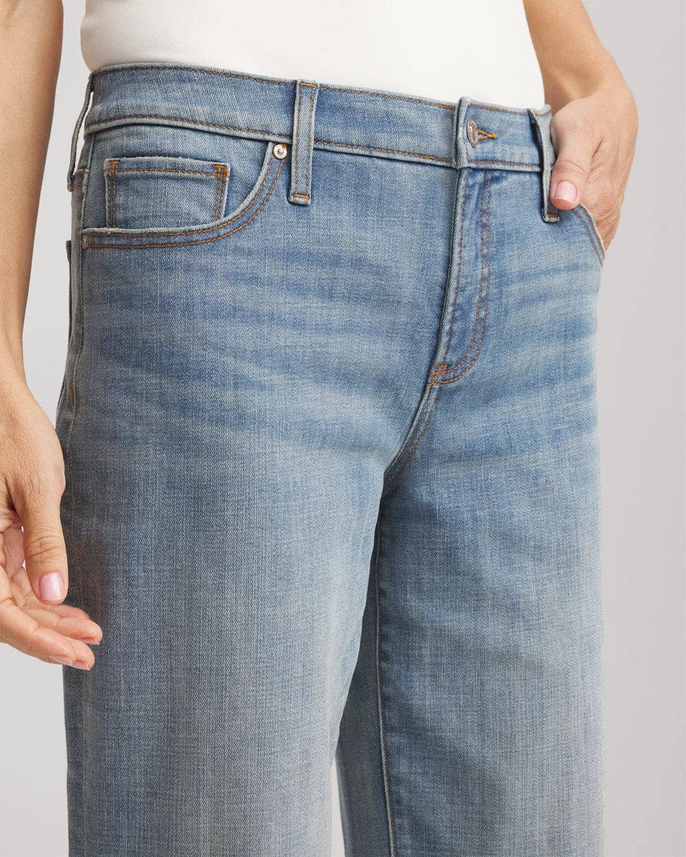 Chico's Women | Girlfriend Straight Ankle Jeans AZZURRO INDIGO