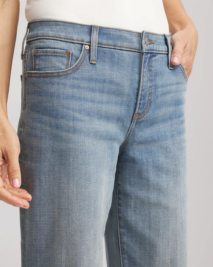 Chico's Women | Girlfriend Straight Ankle Jeans AZZURRO INDIGO