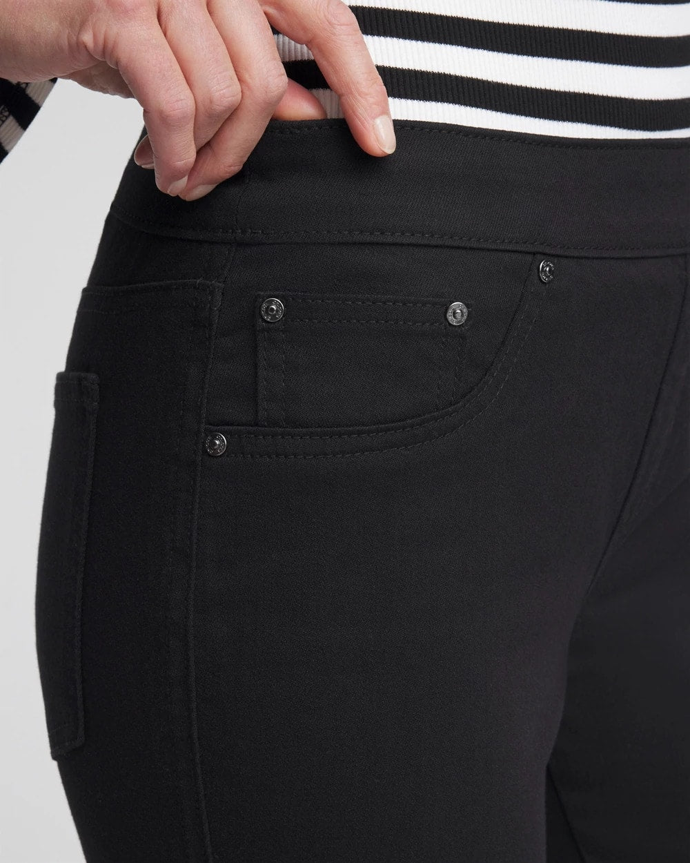 Chico's Women | Modern Pull-On Ankle Jeggings BLACK