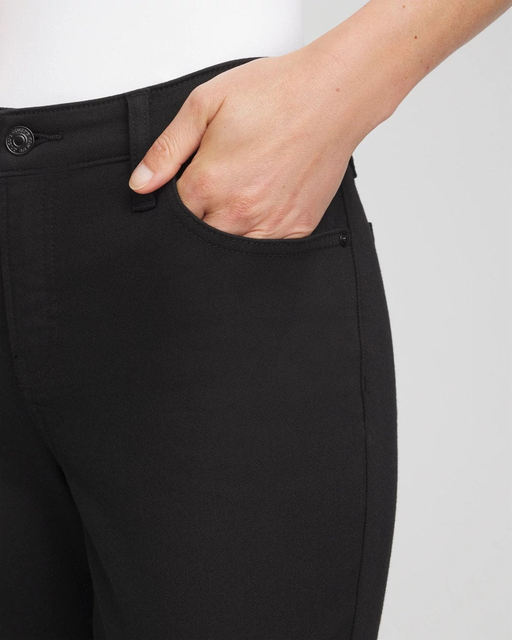 Chico's Women | Girlfriend Slim Ankle Jeans BLACK