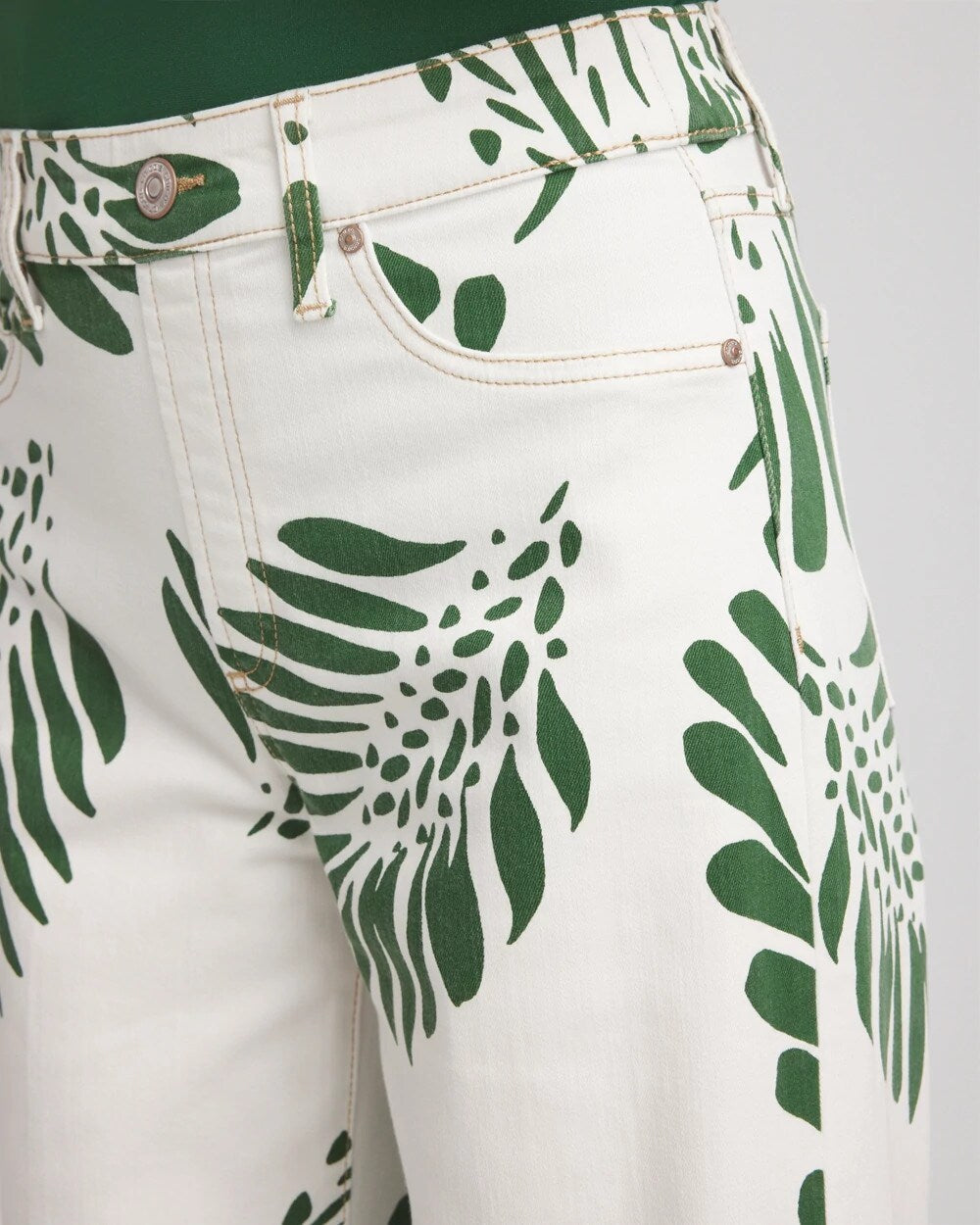 Chico's Women | Palm-Frond-Motif Pull-On Wide-Leg Cropped Jeans ECRU