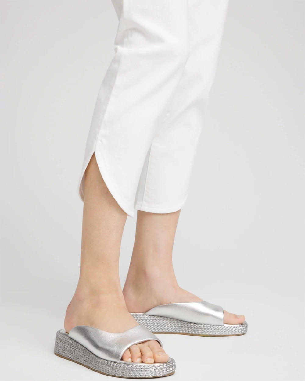Chico's Women | No Stain Pull-On Dolphin-Hem Capri Jeans ALABASTER
