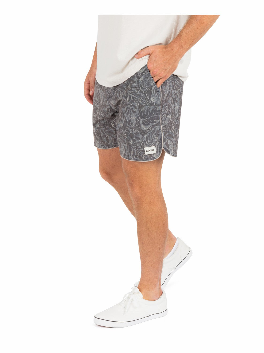 Phantom Naturals Scallop Volley 17"